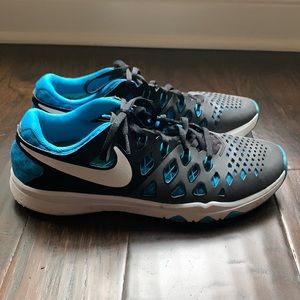 Men’s Nike shoes